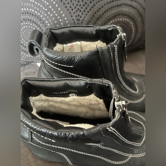 Blondo Waterproof Booties - Picture 3 of 9